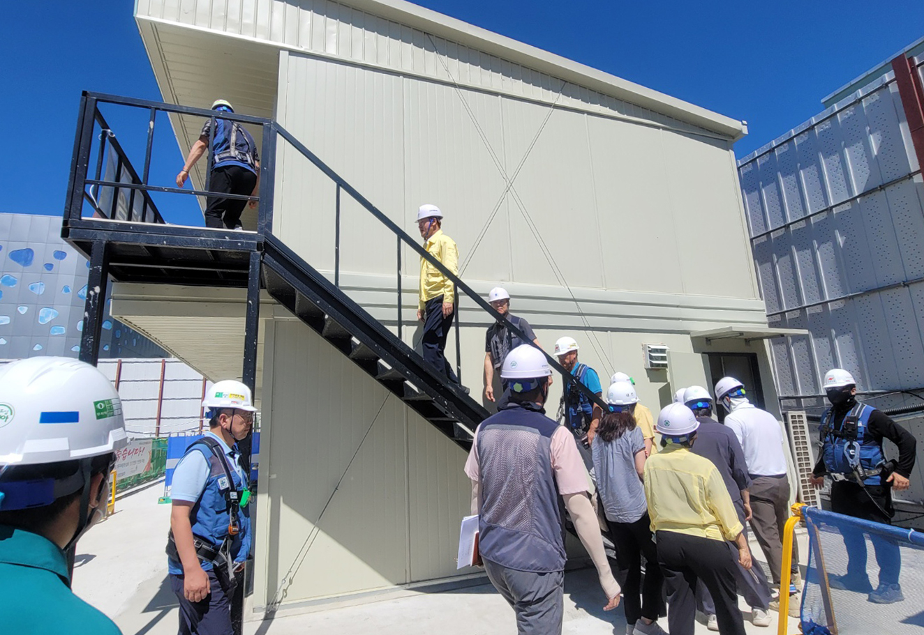 YToyNDp7czo4OiJGaWxlTmFtZSI7czo0MDoiYjlhOTBhMzItMzMxYS00MTVlLTk3Y2UtYTVmYjAwZDU5OGVmLmpwZyI7czoxMjoiRmlsZURhdGVUaW1lIjtpOjE3NTM2ODQ3MTk7czo4OiJGaWxlU2l6ZSI7aTo3OTM3MzM7czo4OiJGaWxlVHlwZSI7aToyO3M6ODoiTWltZVR5cGUiO3M6MTA6ImltYWdlL2pwZWciO3M6MTM6IlNlY3Rpb25zRm91bmQiO3M6MzA6IkFOWV9UQUcsIElGRDAsIFRIVU1CTkFJTCwgRVhJRiI7czo4OiJDT01QVVRFRCI7YTo3OntzOjQ6Imh0bWwiO3M6MjU6IndpZHRoPSIxMzI0IiBoZWlnaHQ9IjkxMSIiO3M6NjoiSGVpZ2h0IjtpOjkxMTtzOjU6IldpZHRoIjtpOjEzMjQ7czo3OiJJc0NvbG9yIjtpOjE7czoxNzoiQnl0ZU9yZGVyTW90b3JvbGEiO2k6MTtzOjE4OiJUaHVtYm5haWwuRmlsZVR5cGUiO2k6MjtzOjE4OiJUaHVtYm5haWwuTWltZVR5cGUiO3M6MTA6ImltYWdlL2pwZWciO31zOjEwOiJJbWFnZVdpZHRoIjtpOjE0MDA7czoxMToiSW1hZ2VMZW5ndGgiO2k6MTA1MDtzOjEzOiJCaXRzUGVyU2FtcGxlIjthOjM6e2k6MDtpOjg7aToxO2k6ODtpOjI7aTo4O31zOjI1OiJQaG90b21ldHJpY0ludGVycHJldGF0aW9uIjtpOjI7czoxMToiT3JpZW50YXRpb24iO2k6MTtzOjE1OiJTYW1wbGVzUGVyUGl4ZWwiO2k6MztzOjExOiJYUmVzb2x1dGlvbiI7czoxMjoiNzIwMDAwLzEwMDAwIjtzOjExOiJZUmVzb2x1dGlvbiI7czoxMjoiNzIwMDAwLzEwMDAwIjtzOjE0OiJSZXNvbHV0aW9uVW5pdCI7aToyO3M6ODoiU29mdHdhcmUiO3M6MzA6IkFkb2JlIFBob3Rvc2hvcCAyNi44IChXaW5kb3dzKSI7czo4OiJEYXRlVGltZSI7czoxOToiMjAyNTowNzoyOCAxNTozNTowMyI7czoxNjoiRXhpZl9JRkRfUG9pbnRlciI7aToyMzI7czo5OiJUSFVNQk5BSUwiO2E6Njp7czoxMToiQ29tcHJlc3Npb24iO2k6NjtzOjExOiJYUmVzb2x1dGlvbiI7czo0OiI3Mi8xIjtzOjExOiJZUmVzb2x1dGlvbiI7czo0OiI3Mi8xIjtzOjE0OiJSZXNvbHV0aW9uVW5pdCI7aToyO3M6MjE6IkpQRUdJbnRlcmNoYW5nZUZvcm1hdCI7aTozODI7czoyNzoiSlBFR0ludGVyY2hhbmdlRm9ybWF0TGVuZ3RoIjtpOjcyMDc7fXM6MTE6IkV4aWZWZXJzaW9uIjtzOjQ6IjAyMzEiO3M6MTA6IkNvbG9yU3BhY2UiO2k6MTtzOjE0OiJFeGlmSW1hZ2VXaWR0aCI7aToxMzI0O3M6MTU6IkV4aWZJbWFnZUxlbmd0aCI7aTo5MTE7fQ==