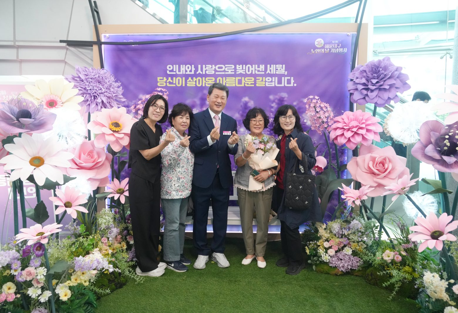 261012-제11회 해운대구 노인의날 기념행사 (행사 후 기념촬영)
